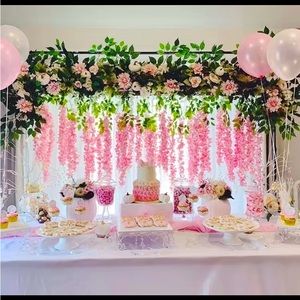 Assorted flower valance. You let me know the size and color. Hand made